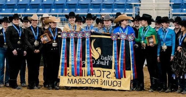 Group of Western riders standing with ribbons & 奖